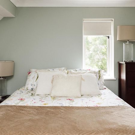 Send Beautiful Apartment In Guildford With Parking מראה חיצוני תמונה