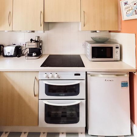 Send Beautiful Apartment In Guildford With Parking מראה חיצוני תמונה