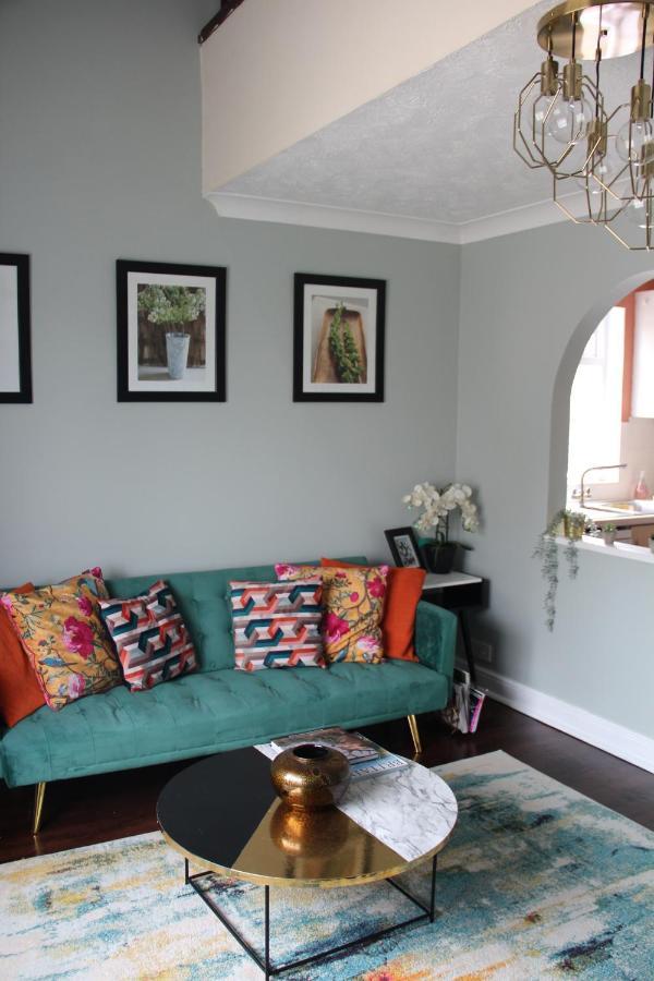 Send Beautiful Apartment In Guildford With Parking מראה חיצוני תמונה