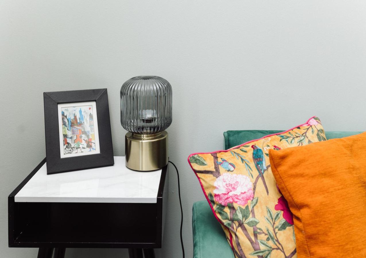 Send Beautiful Apartment In Guildford With Parking מראה חיצוני תמונה