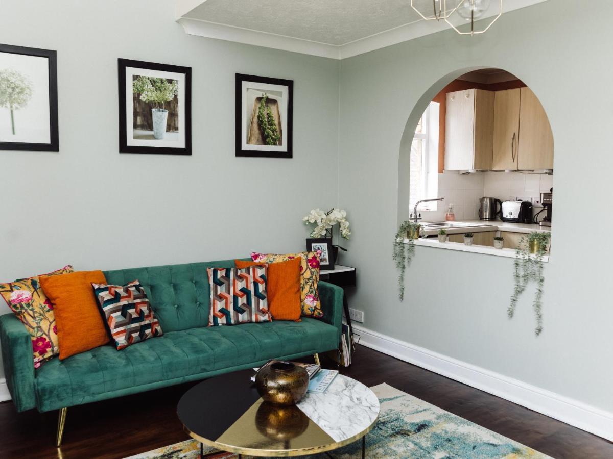 Send Beautiful Apartment In Guildford With Parking מראה חיצוני תמונה