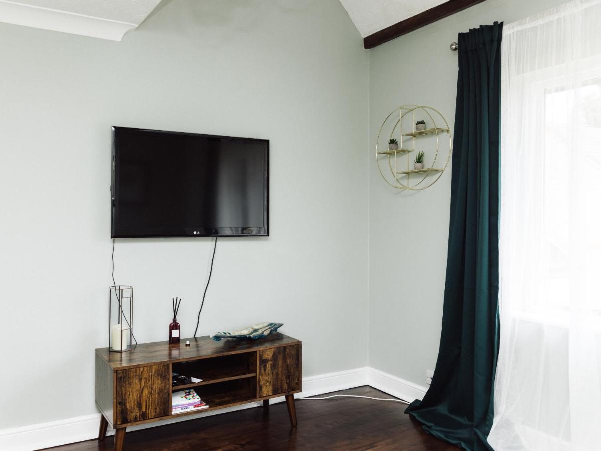 Send Beautiful Apartment In Guildford With Parking מראה חיצוני תמונה