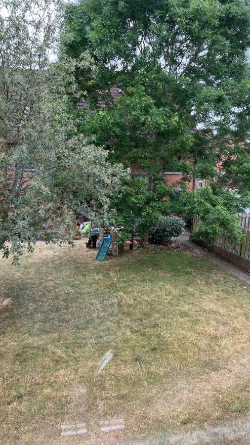 Send Beautiful Apartment In Guildford With Parking מראה חיצוני תמונה