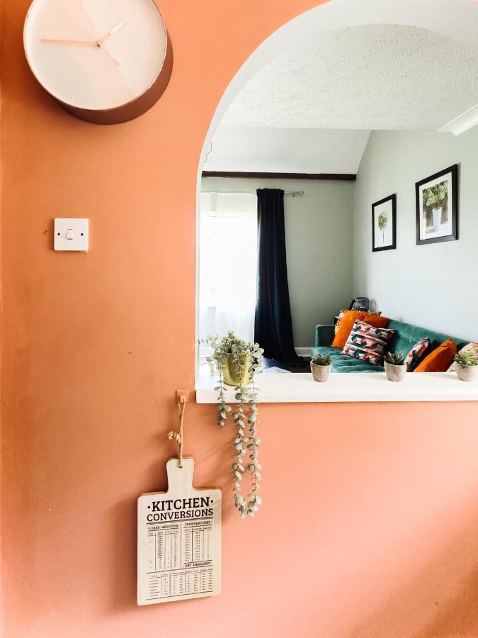 Send Beautiful Apartment In Guildford With Parking מראה חיצוני תמונה