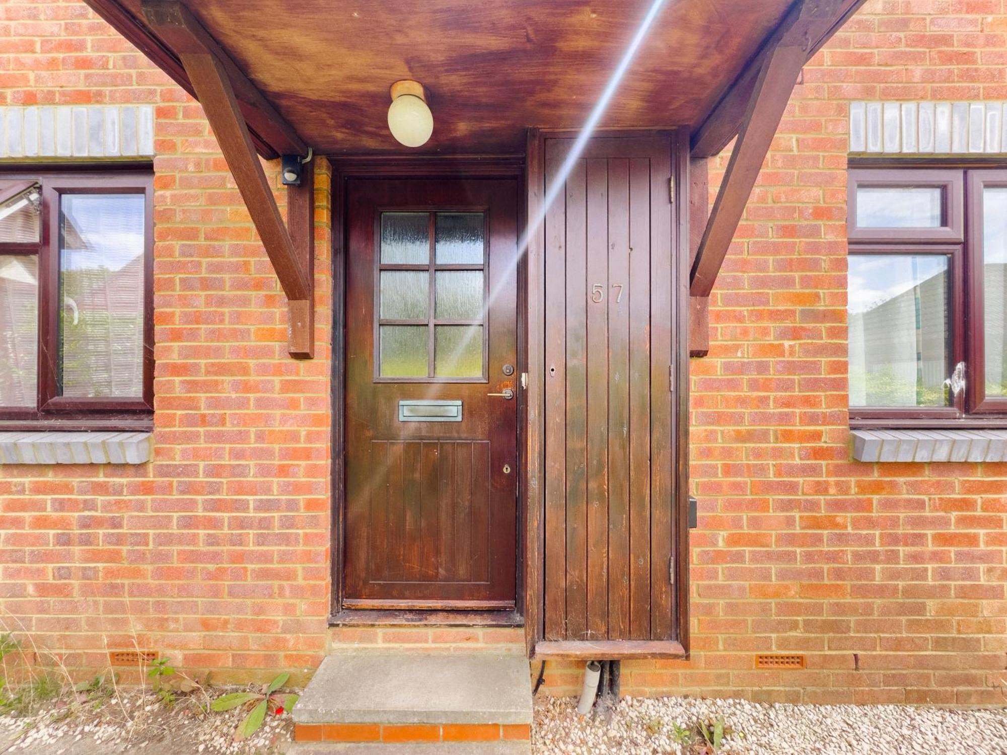 Send Beautiful Apartment In Guildford With Parking מראה חיצוני תמונה