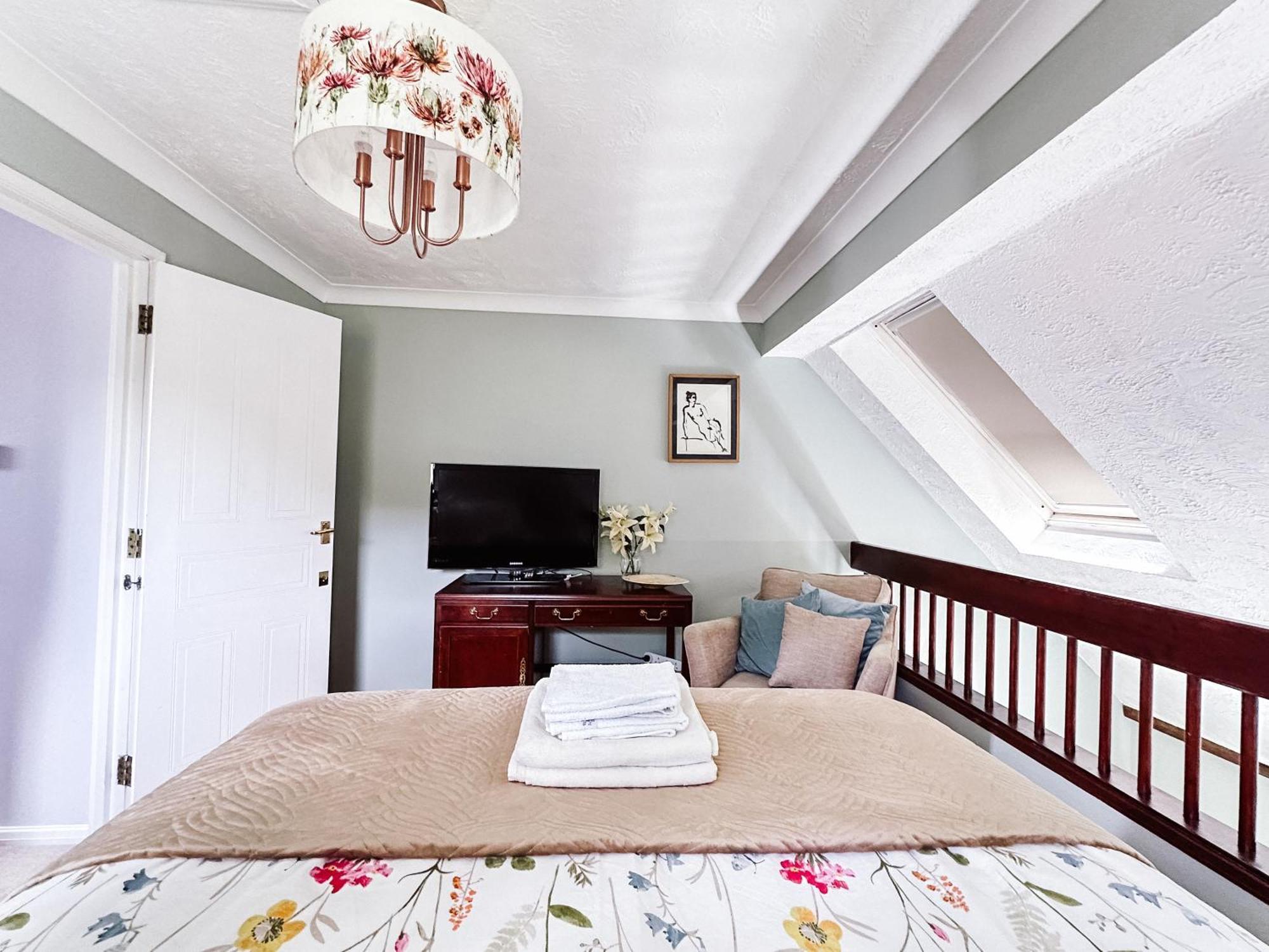 Send Beautiful Apartment In Guildford With Parking מראה חיצוני תמונה