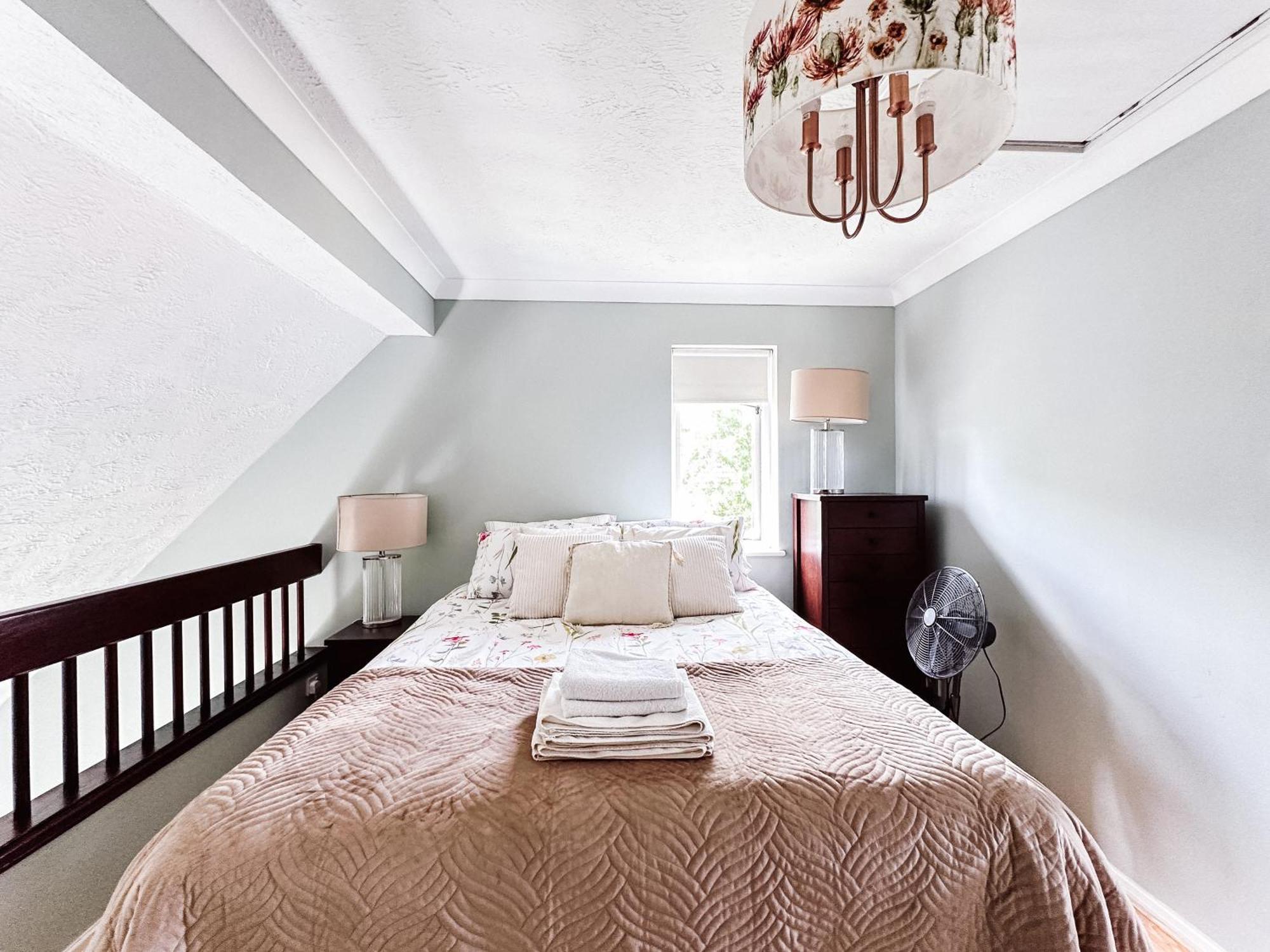 Send Beautiful Apartment In Guildford With Parking מראה חיצוני תמונה
