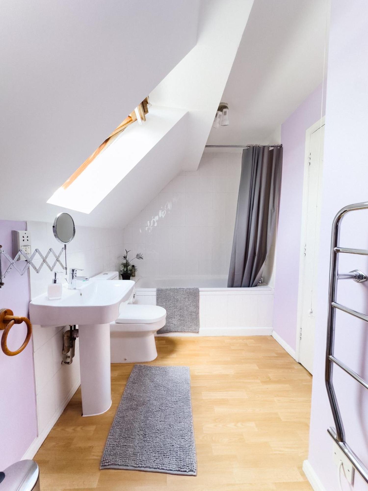 Send Beautiful Apartment In Guildford With Parking מראה חיצוני תמונה
