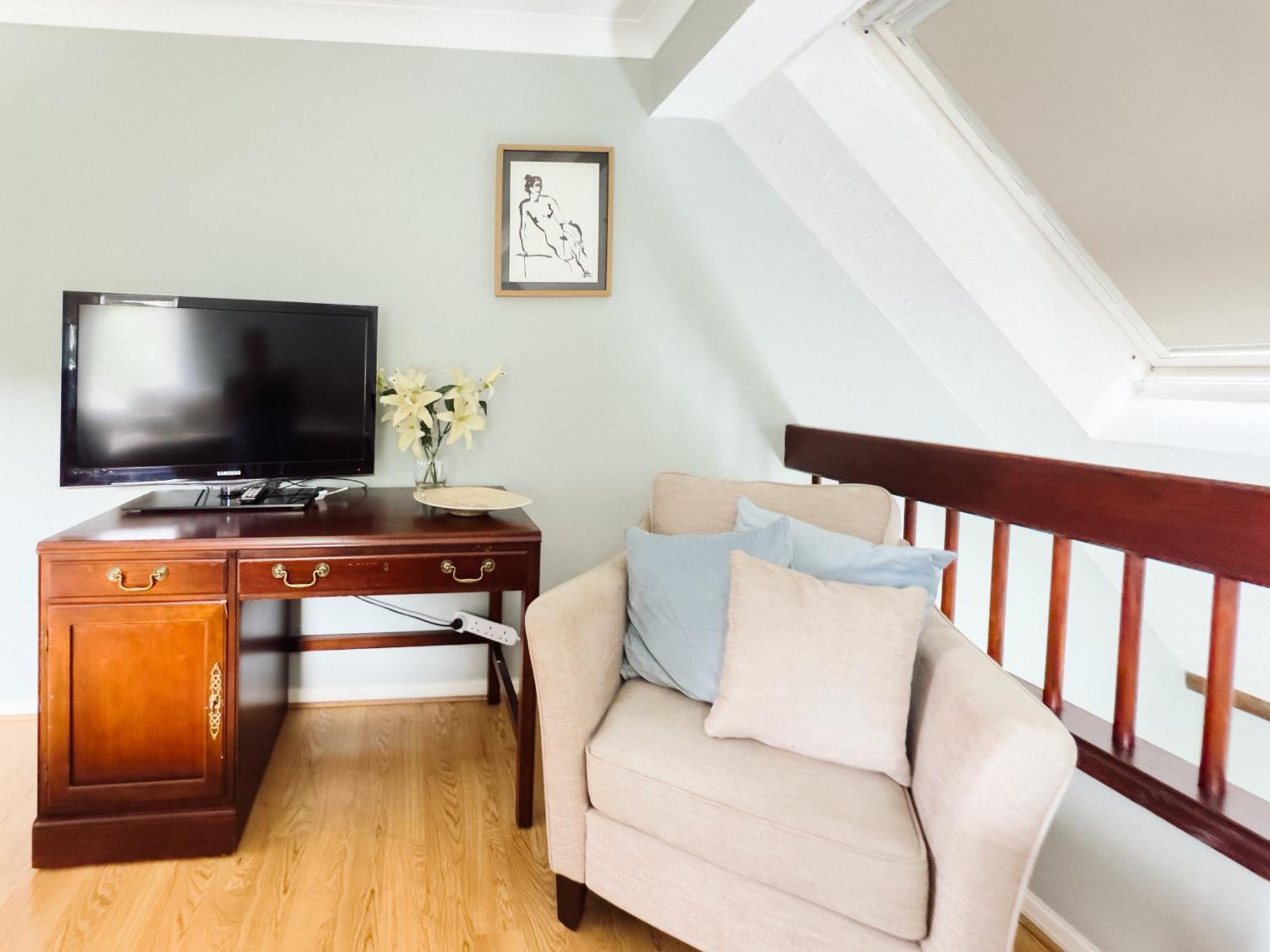 Send Beautiful Apartment In Guildford With Parking מראה חיצוני תמונה