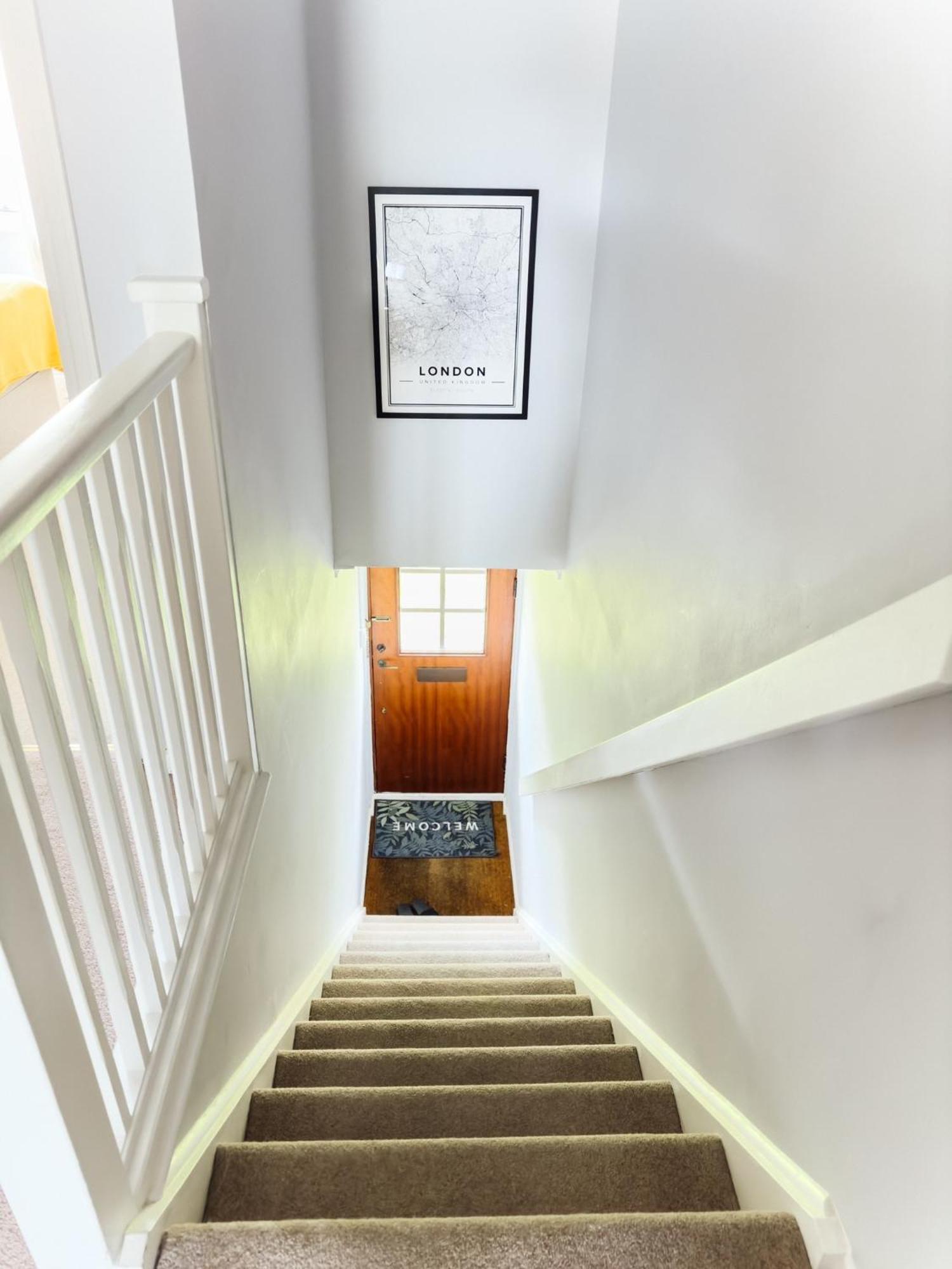 Send Beautiful Apartment In Guildford With Parking מראה חיצוני תמונה