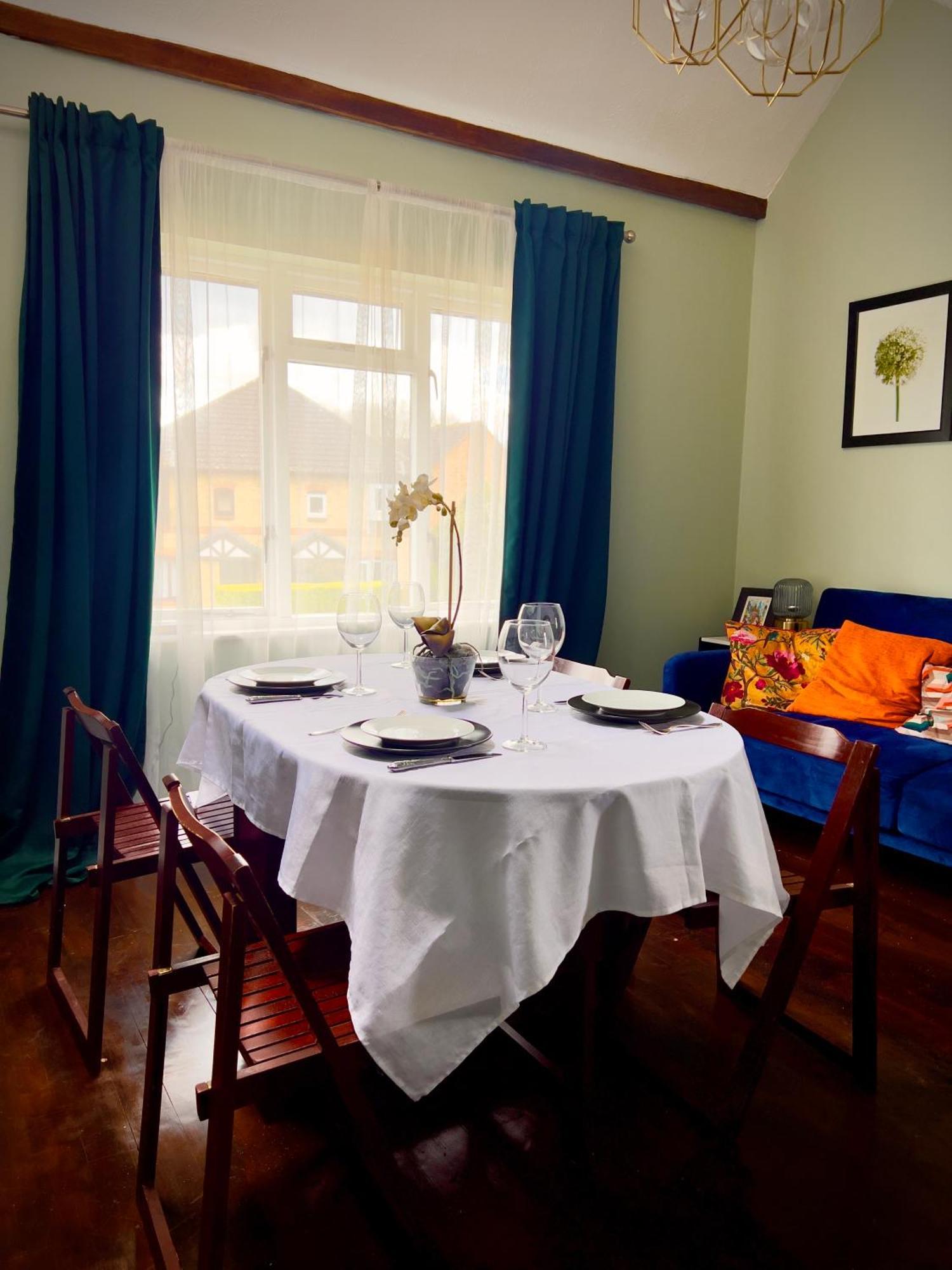 Send Beautiful Apartment In Guildford With Parking מראה חיצוני תמונה
