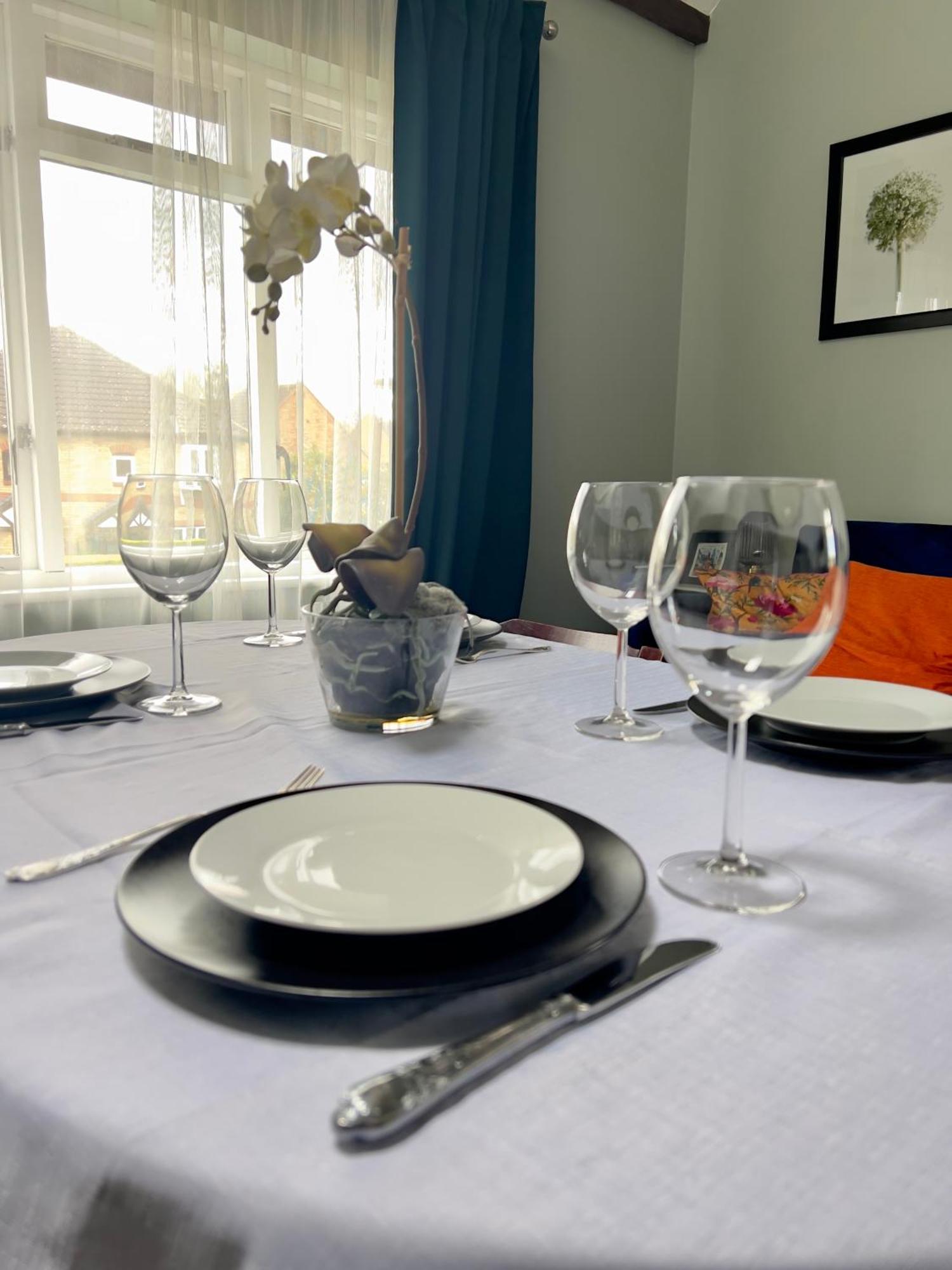 Send Beautiful Apartment In Guildford With Parking מראה חיצוני תמונה